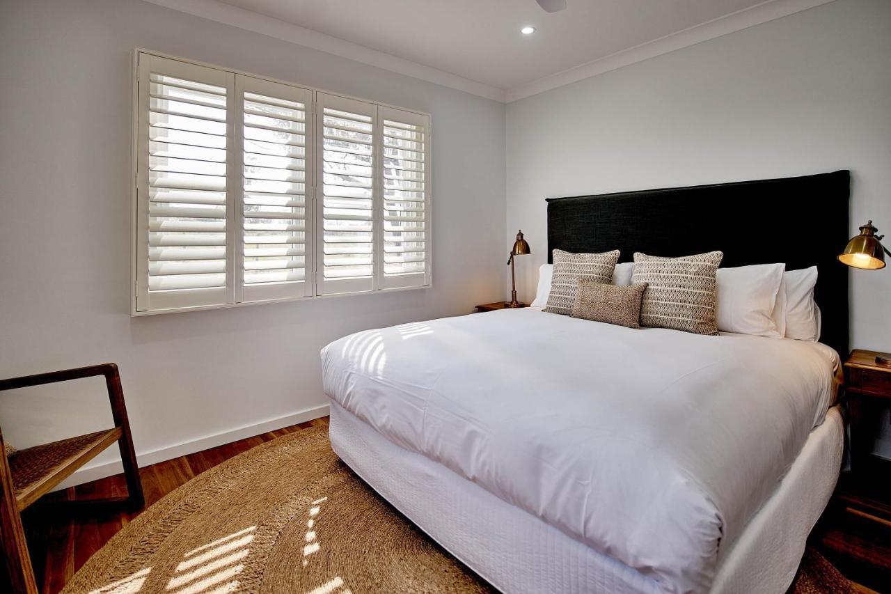 Goonoo Goonoo Station Hotel Tamworth Exterior photo A bedroom with plantation shutters