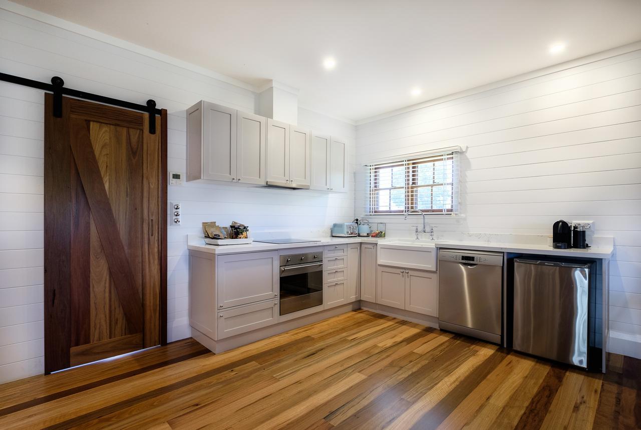 Goonoo Goonoo Station Hotel Tamworth Exterior photo A modern Australian kitchen
