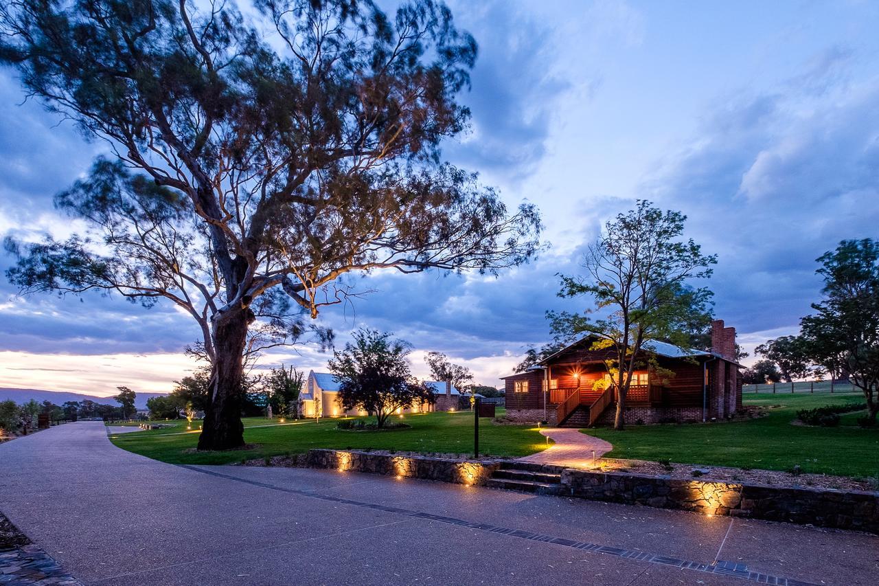 Goonoo Goonoo Station Hotel Tamworth Exterior photo The main building at the resort