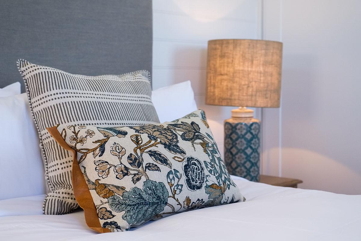 Goonoo Goonoo Station Hotel Tamworth Exterior photo A throw pillow